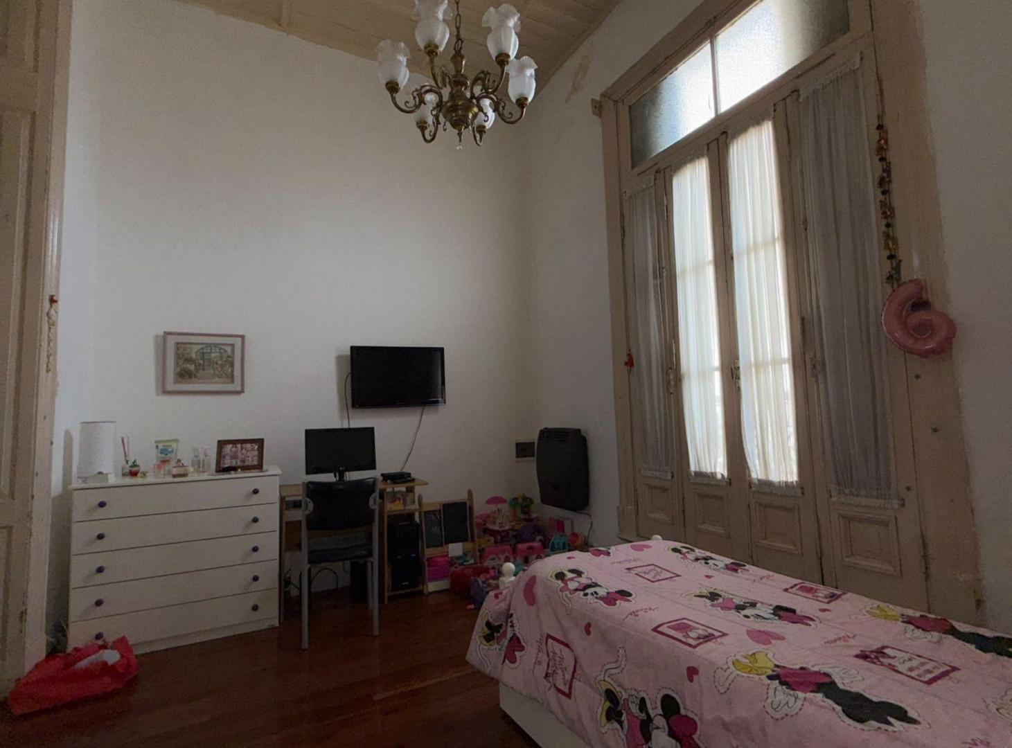 Foto de VENTA CASA DE EPOCA V. LUGANO 4 AMB LOTE DE 896 M2, imagen 2