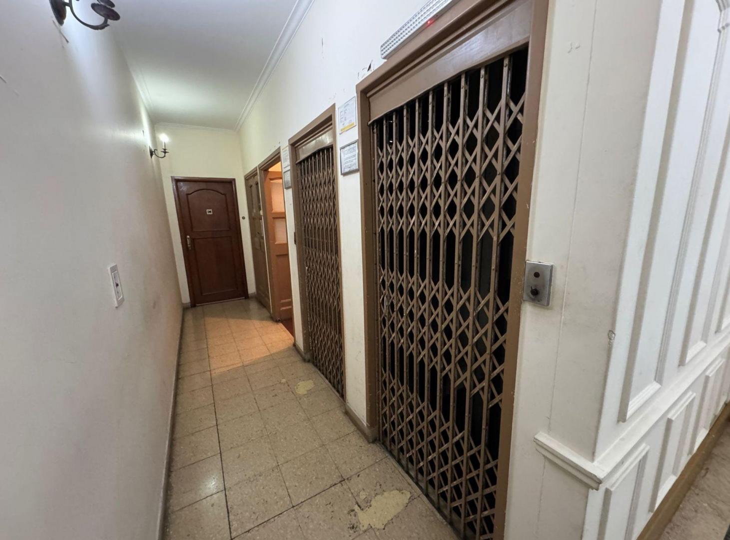 Foto de VENTA DEPARTAMENTO TRES AMBIENTES DEPEN MONSERRAT, imagen 3