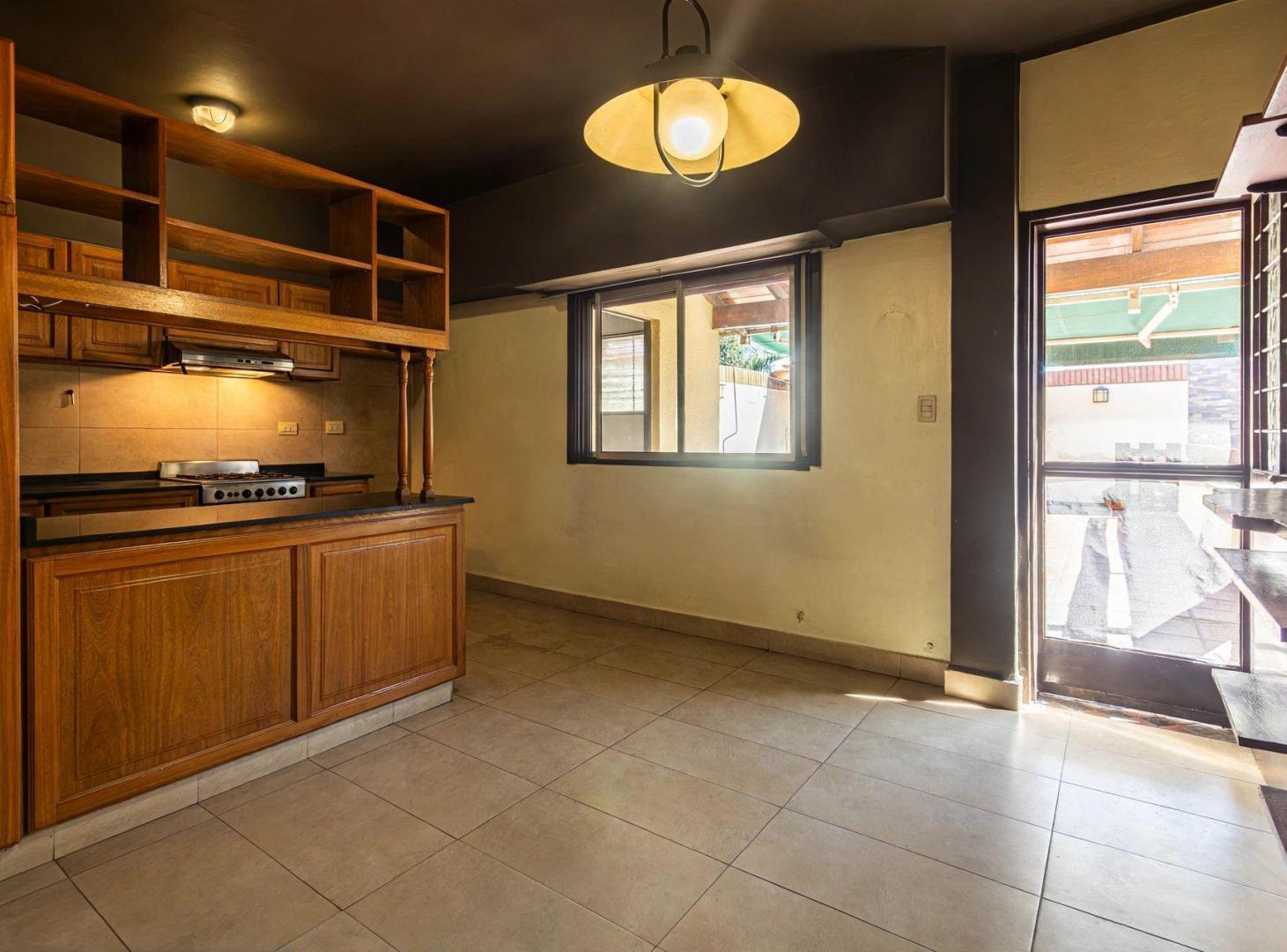 Foto de VENTA CASA MULTIFAMILIAR 6 AMBIENTES AVELLANEDA, imagen 2