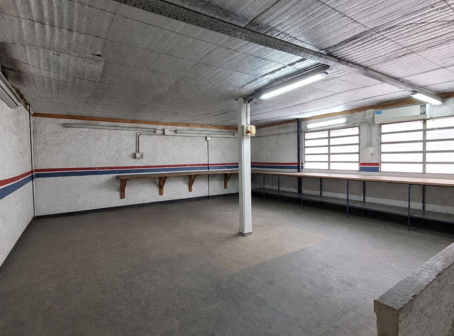 Foto de Venta Lanús Galpón 117m2 Planta Libre 2 baños, imagen 1