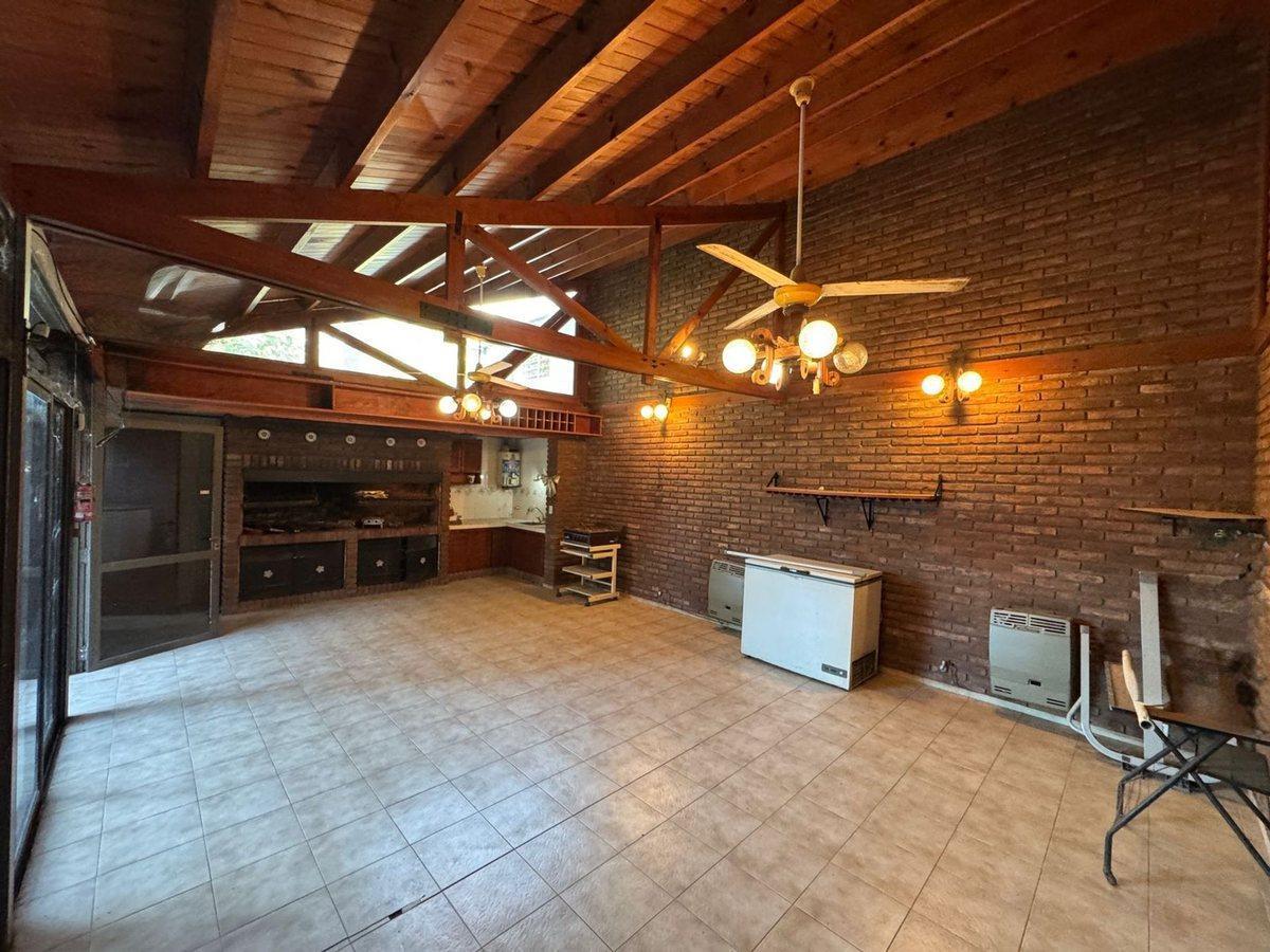 Foto de VENTA CASA 5 ambientes Berazategui, imagen 3