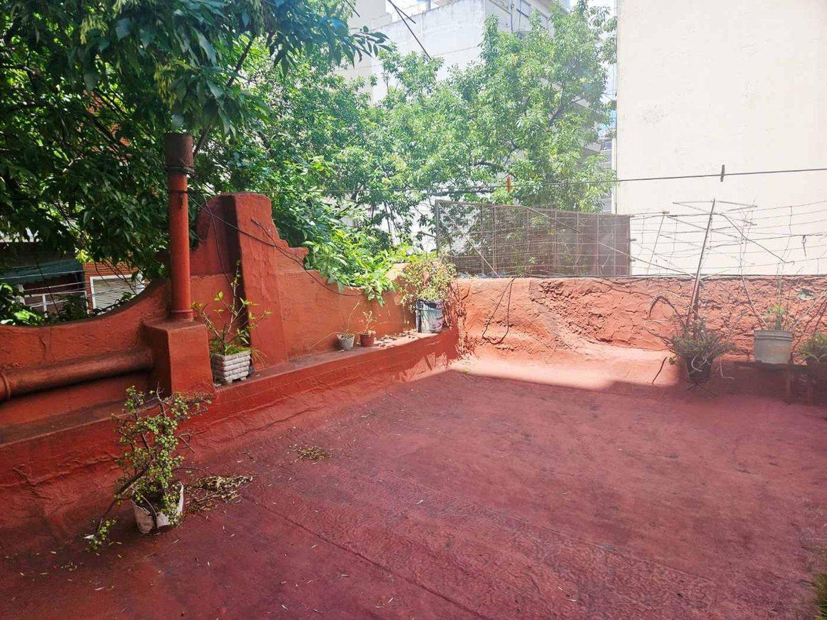 Foto de VENTA CASA 10 AMBIENTES EN BALVANERA A REFACCIONAR, imagen 4