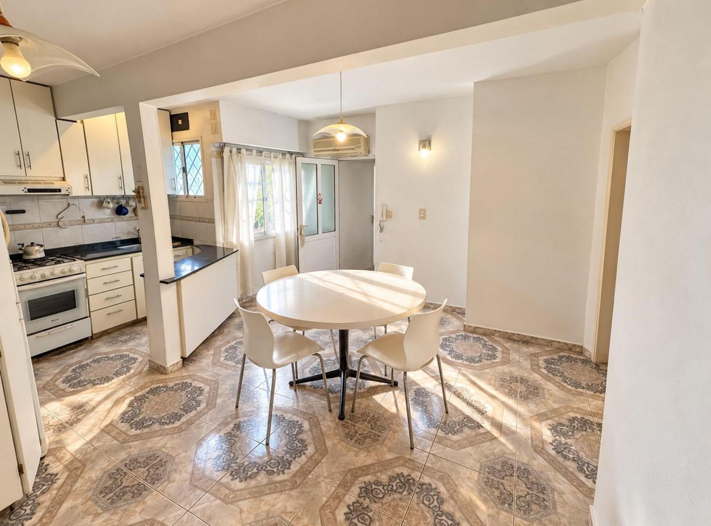 Foto de VENTA PH 4 AMBIENTES SARANDI COCHERA TIPO CASA, imagen 1