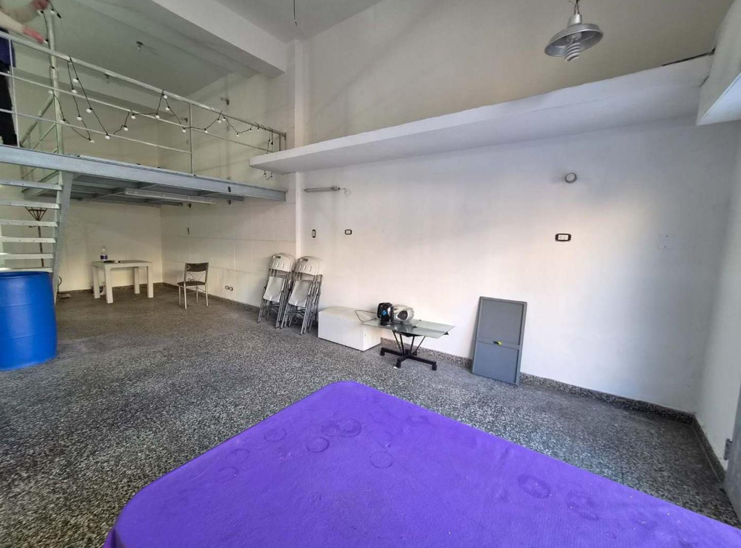 Foto de Alquiler local comercial con entrepiso Mataderos, imagen 4