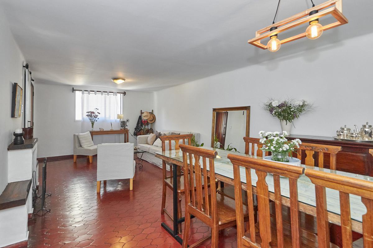 Venta Casa Flores 5 Amb. 3 Plantas Balcón, Patio, Parrilla, Terraza y Cochera. 2