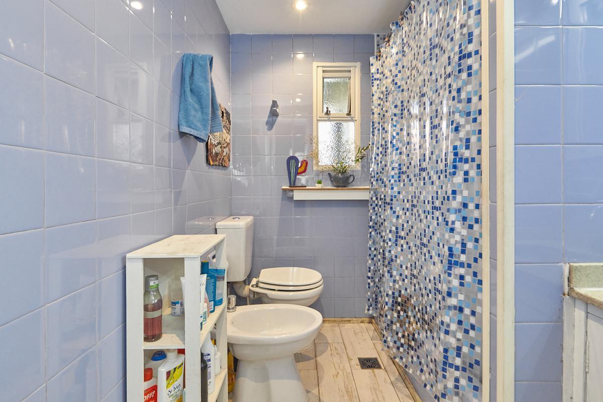 Venta Casa Flores 5 Amb. 3 Plantas Balcón, Patio, Parrilla, Terraza y Cochera. 5