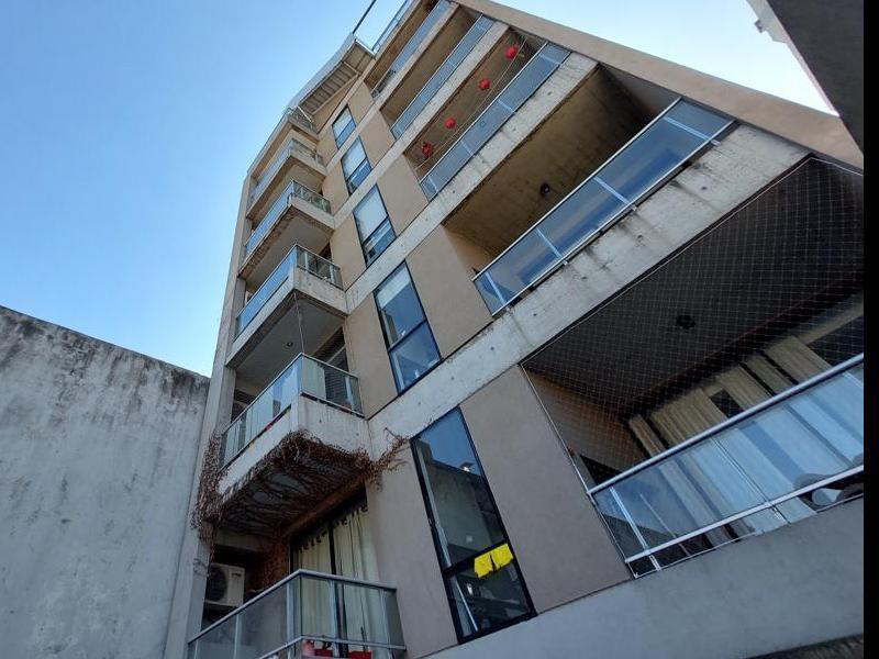 Venta de 2 Ambientes con Balcon Terraza - Cochera - Parque Cha 5