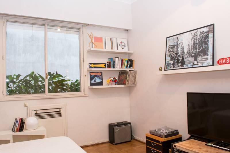 Piso en Venta en Recoleta. Departamento de 5 Ambientes Más Escritorio. Más Dependencias 2