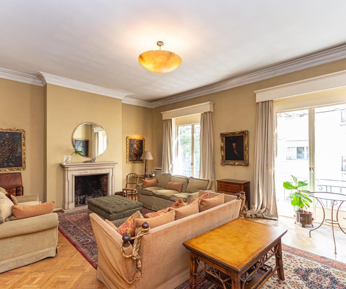 Piso en Venta en Recoleta. Departamento de 5 Ambientes Más Escritorio. Más Dependencias 1