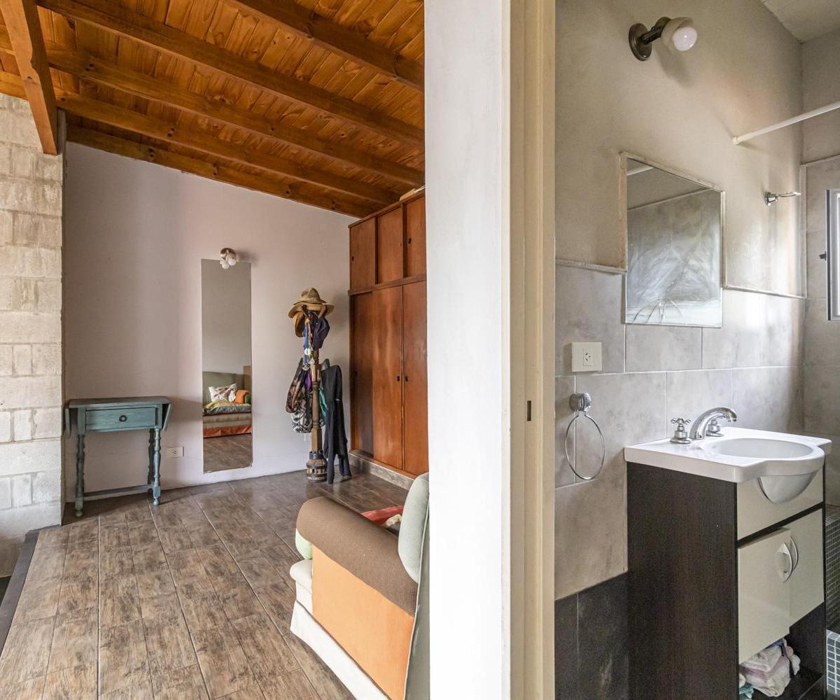 Casa en Venta Ideal Para Inversores! Departamentos de 1, 2 y 3 Ambientes Que Comparten Una Pileta. 3