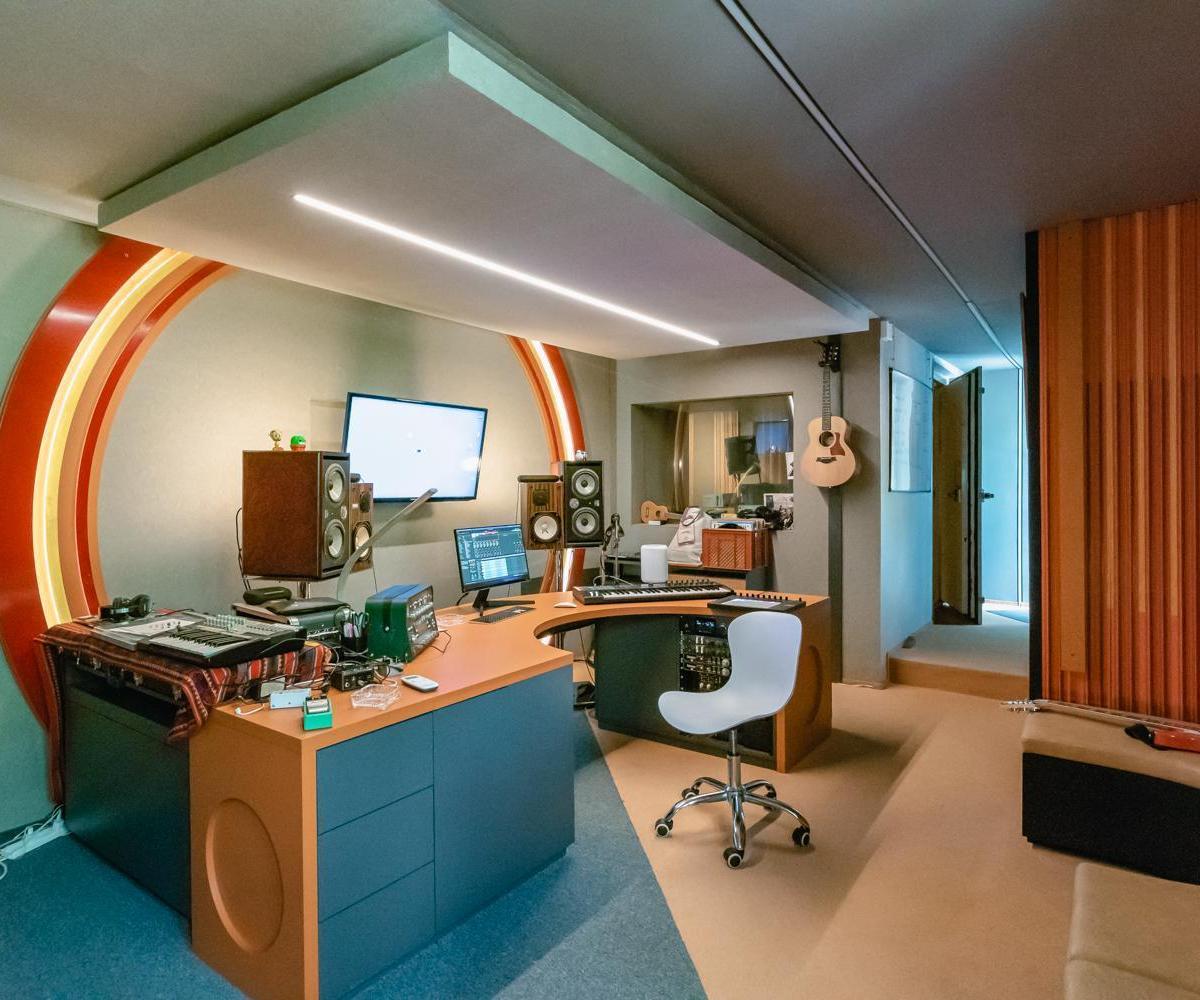 Estudio de Grabación, 6 Ambientes en Coghlan, Lote Propio. 5