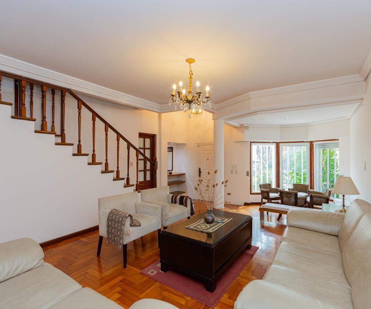 Muy linda casa en Belgrano Chico con pileta y cochera