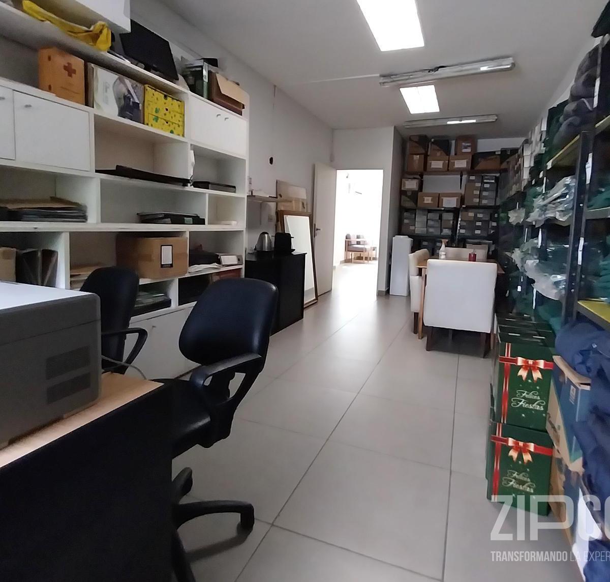 Depósito en Venta con Oficinas 5