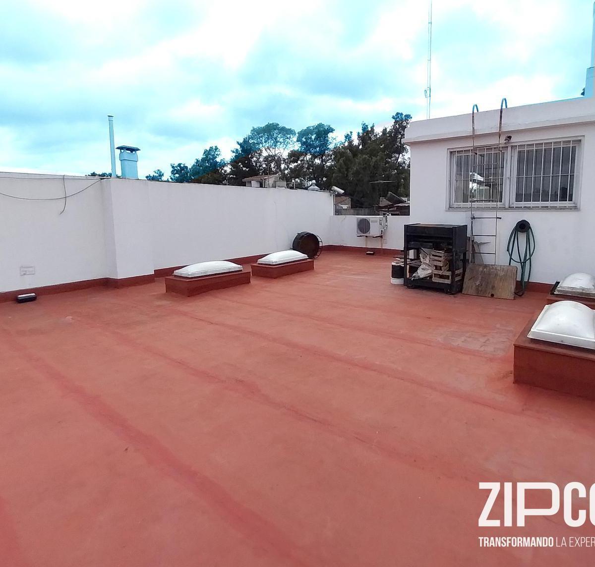 Depósito en Venta con Oficinas 2