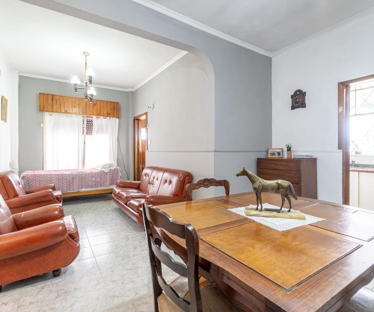 Foto de Venta casa 3 habitaciones y gran playroom en Caseros, imagen 2