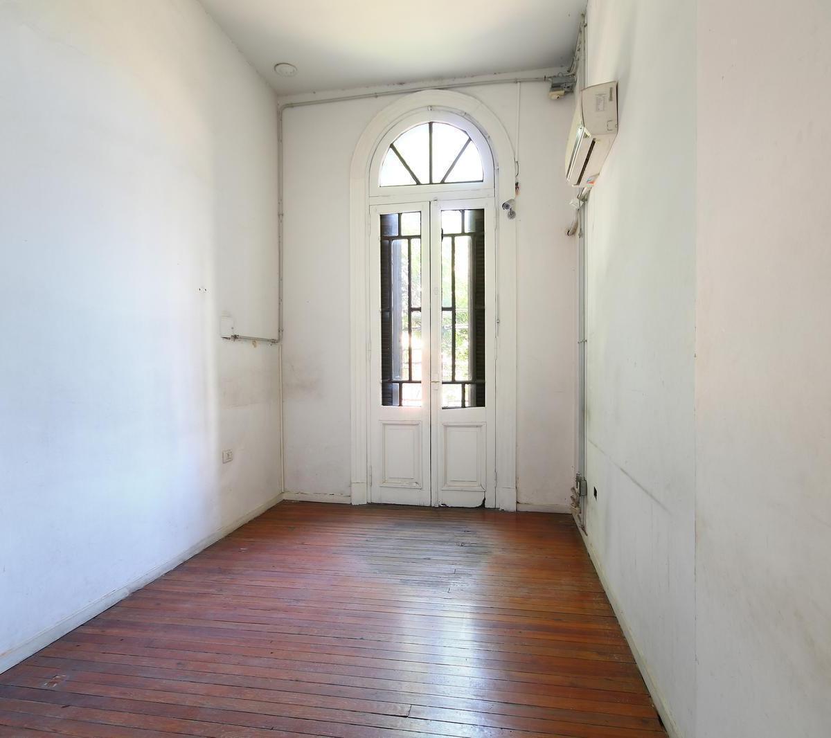Venta PH en V. Crespo - 6 Ambientes - 1° Piso Escalera - Pisos y Aberturas de Madera Originales - Vitra 3