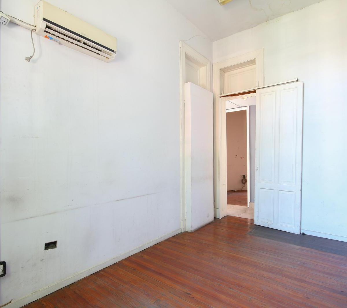 Venta PH en V. Crespo - 6 Ambientes - 1° Piso Escalera - Pisos y Aberturas de Madera Originales - Vitra 4
