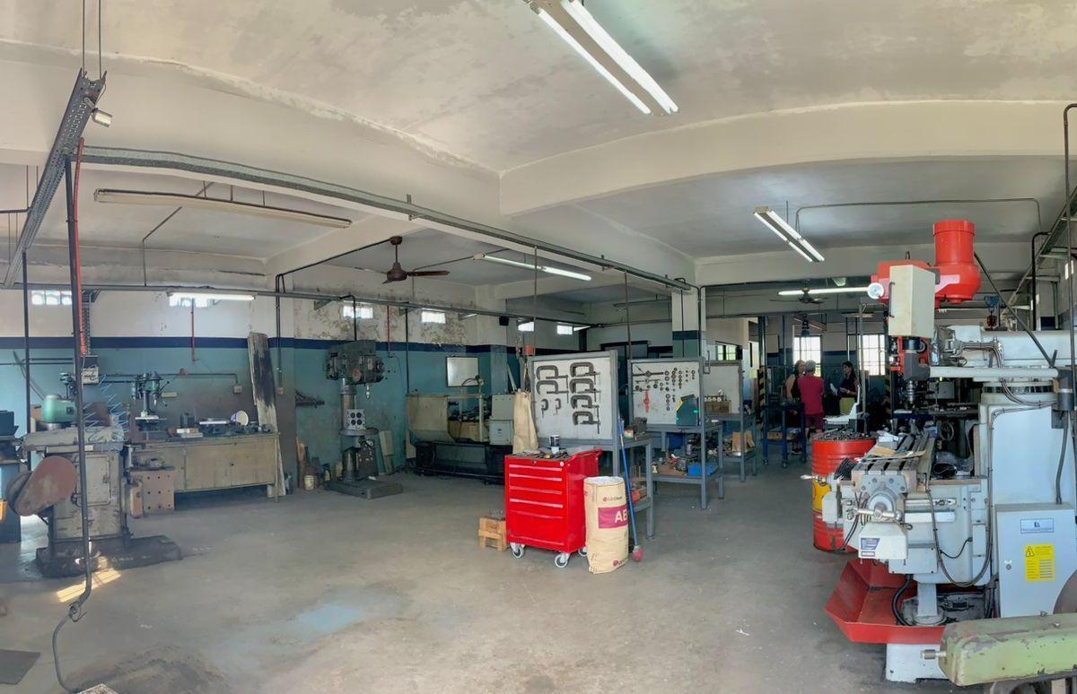 Galpon Industrial/ Deposito en Funcionamiento Doble Frente Porton Corredizo 2