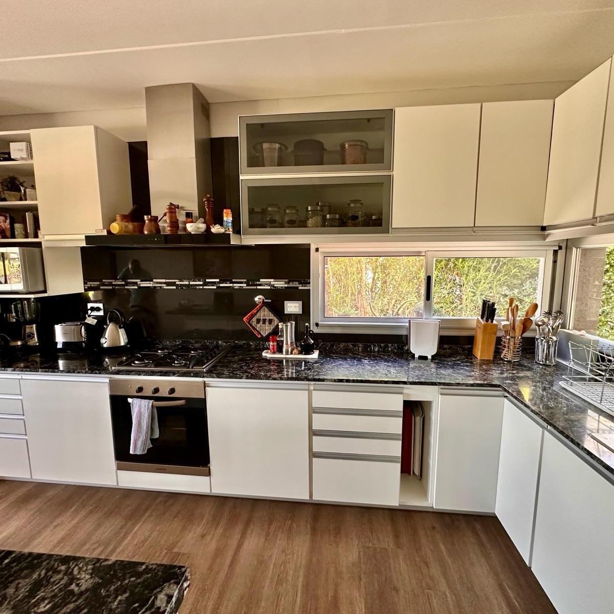 Foto de Casa en venta lote sin vecinos atras 5 ambientes al golf y laguna Haras, imagen 5