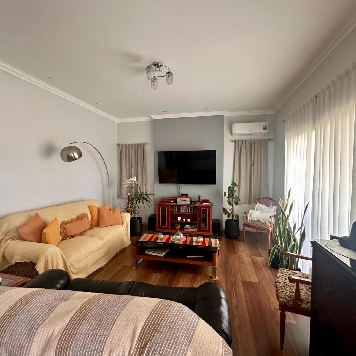 Foto de Casa en venta lote sin vecinos atras 5 ambientes al golf y laguna Haras, imagen 2