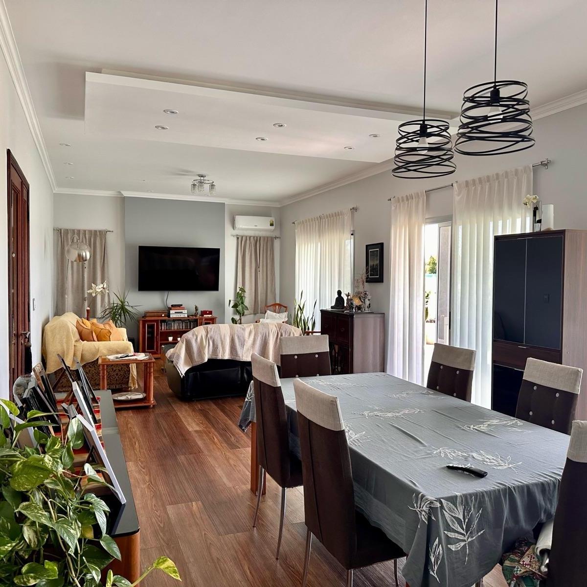 Foto de Casa en venta lote sin vecinos atras 5 ambientes al golf y laguna Haras, imagen 3