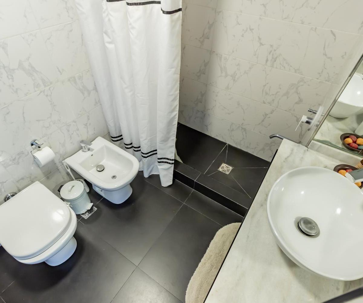 Departamento en Venta 3 Ambientes Balcón y Cochera Fija Cubierta. Parque Chacabuco /caballito Sur 2