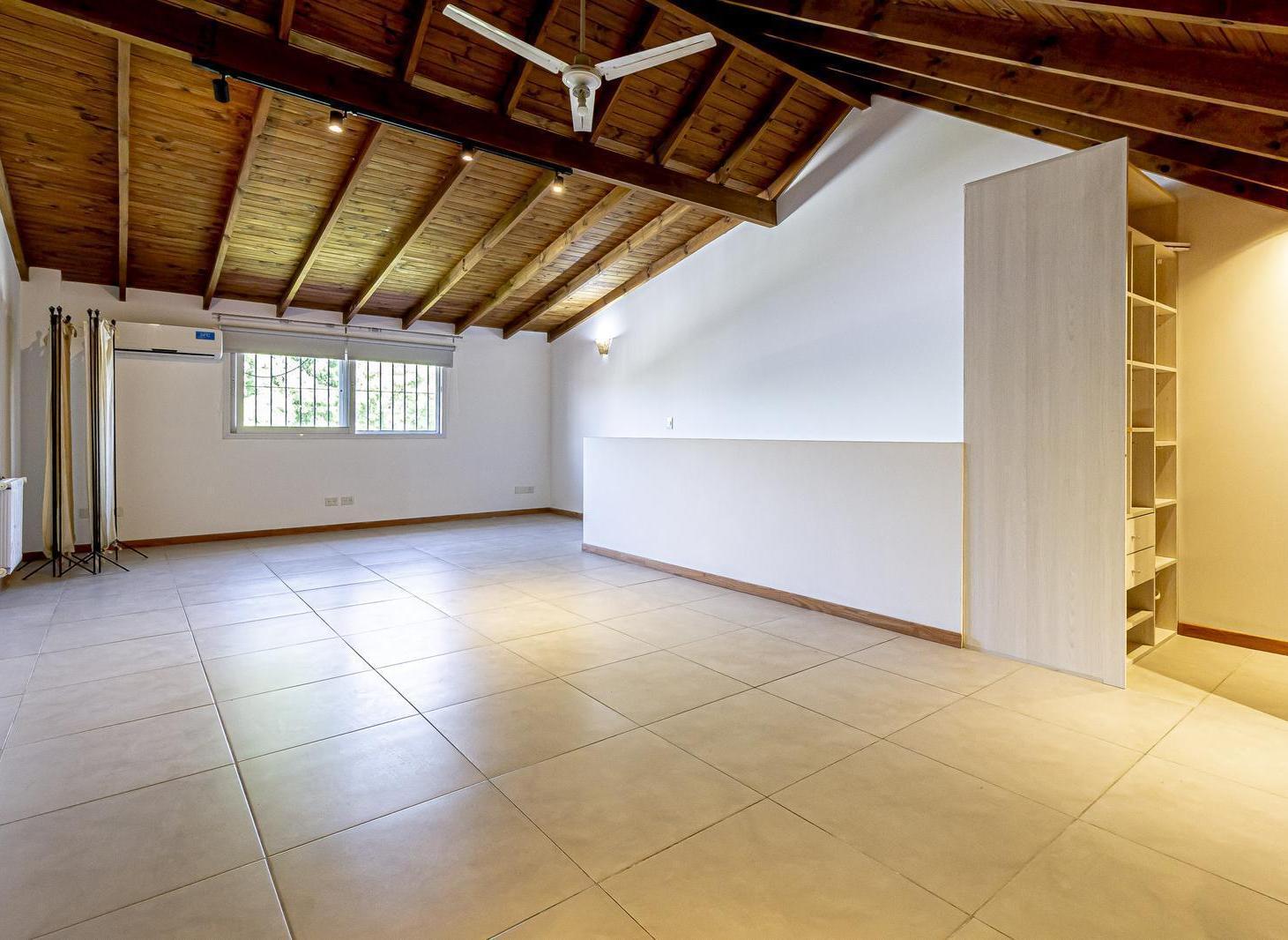 Triplex en venta 4 ambientes con jardín en complejo Villa La Condesa, Tigre!!!