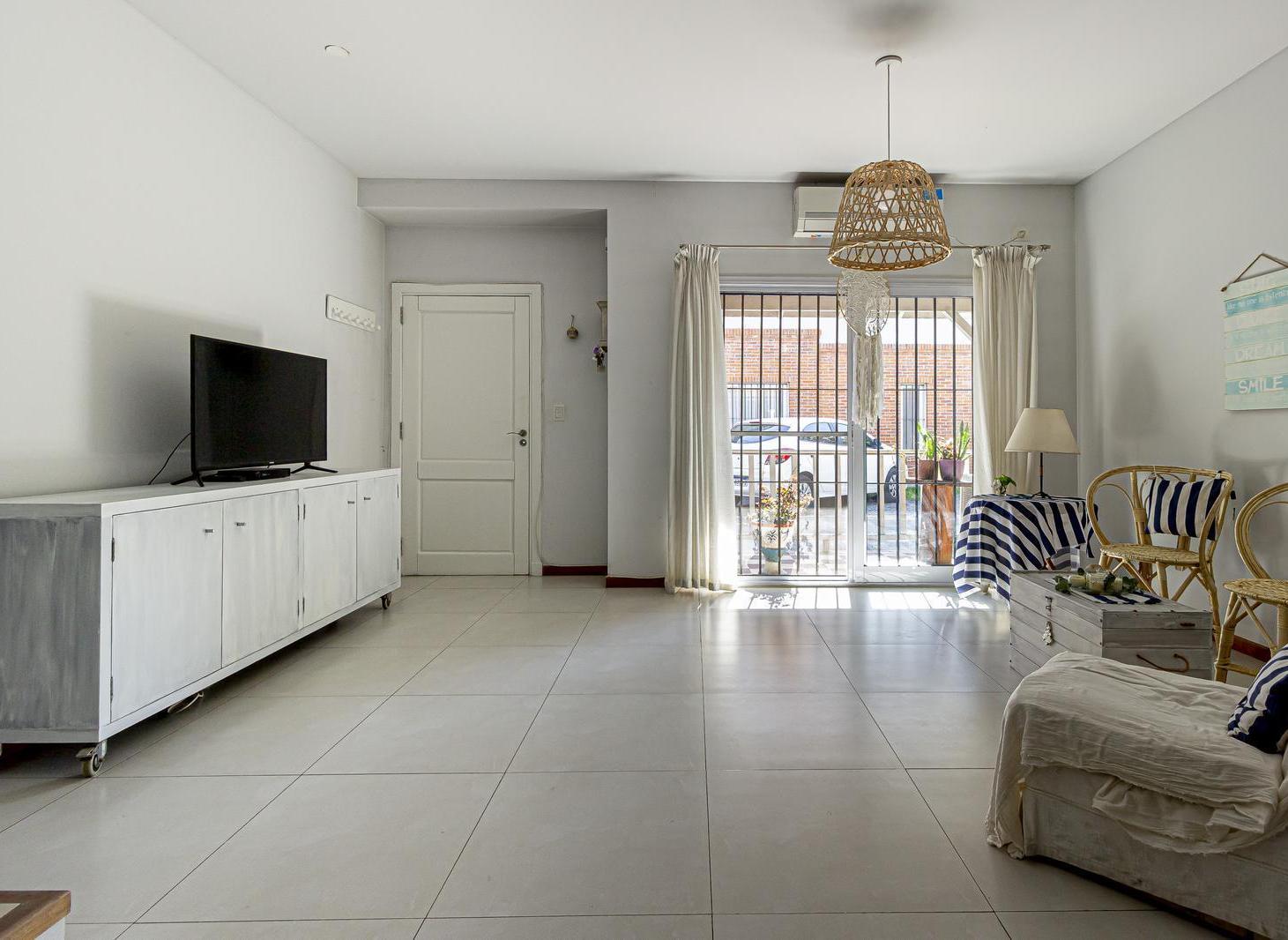 Triplex en venta 4 ambientes con jardín en complejo Villa La Condesa, Tigre!!!