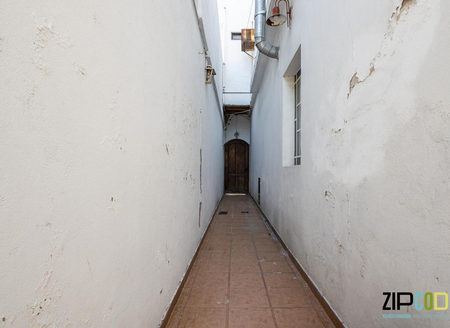 Venta de Casa en lote Propio 5 ambientes con Patio y Parrilla en Avellaneda