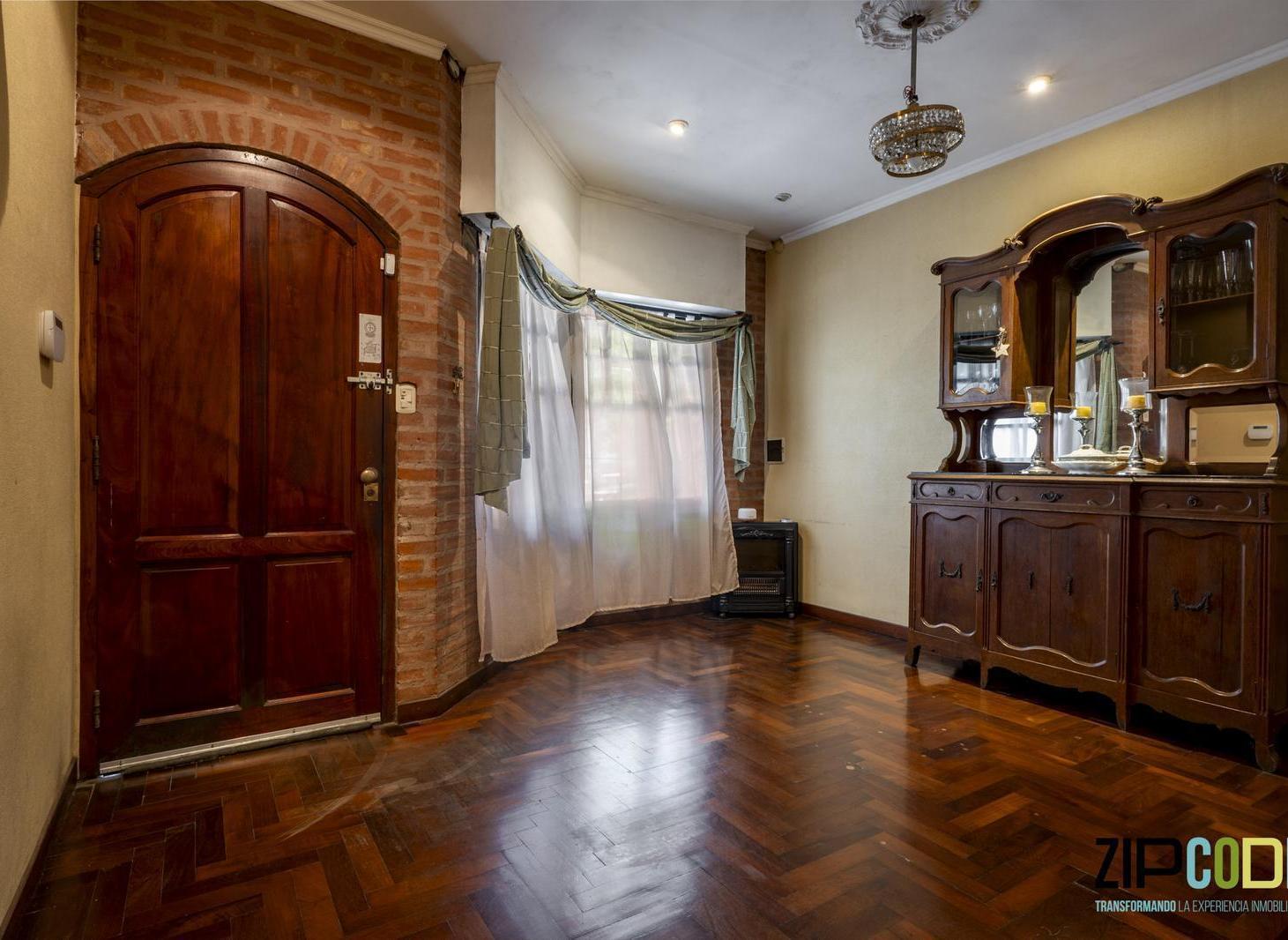 Foto de Venta de Casa en lote Propio 5 ambientes con Patio y Parrilla en, imagen 2