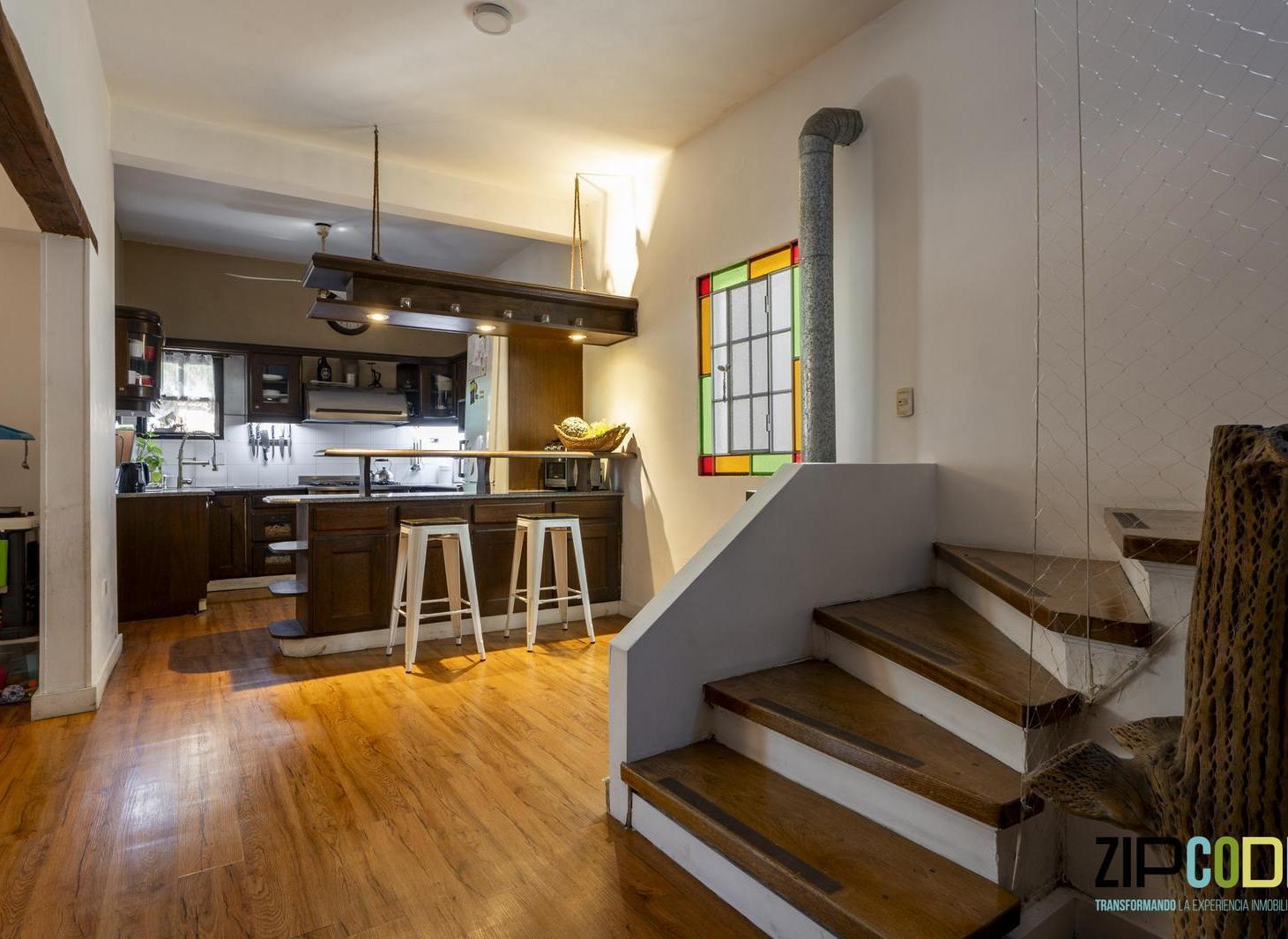 Venta de Casa en lote Propio 5 ambientes con Patio y Parrilla en Avellaneda