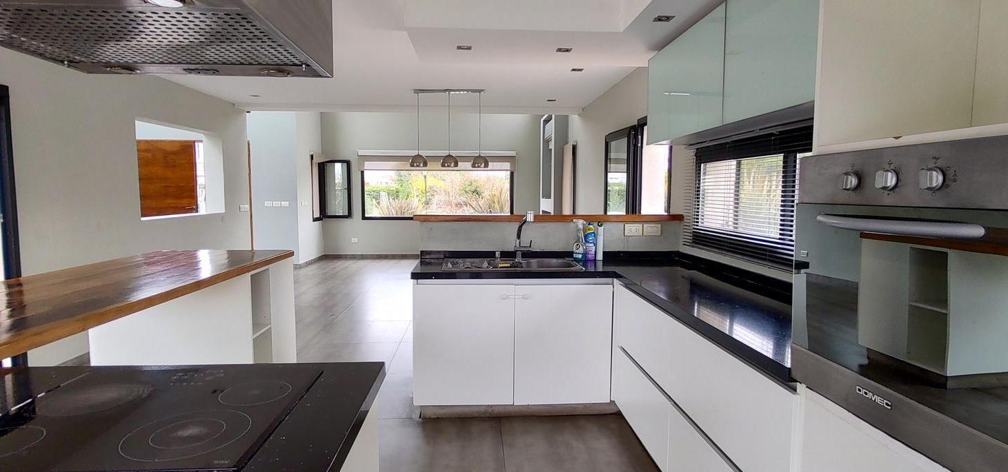 Foto de Casa en venta 4 habitaciones y pileta, imagen 5