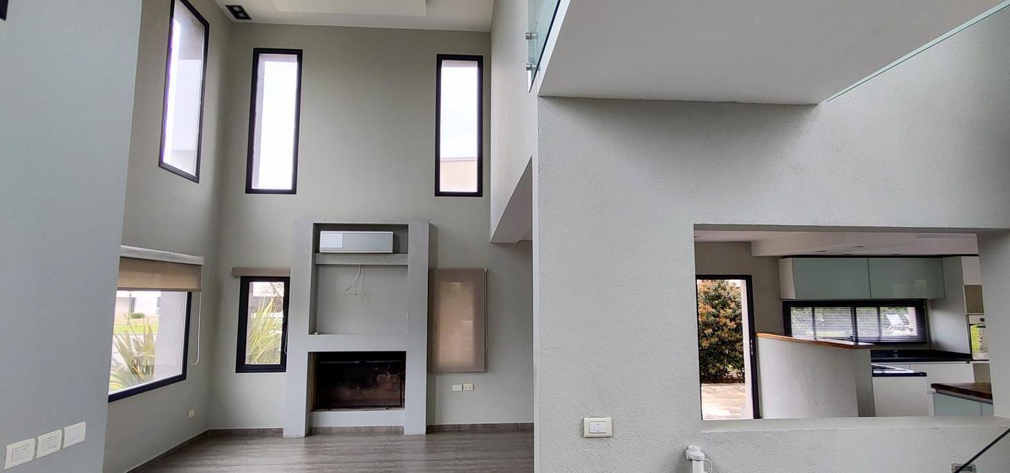 Foto de Casa en venta 4 habitaciones y pileta, imagen 3