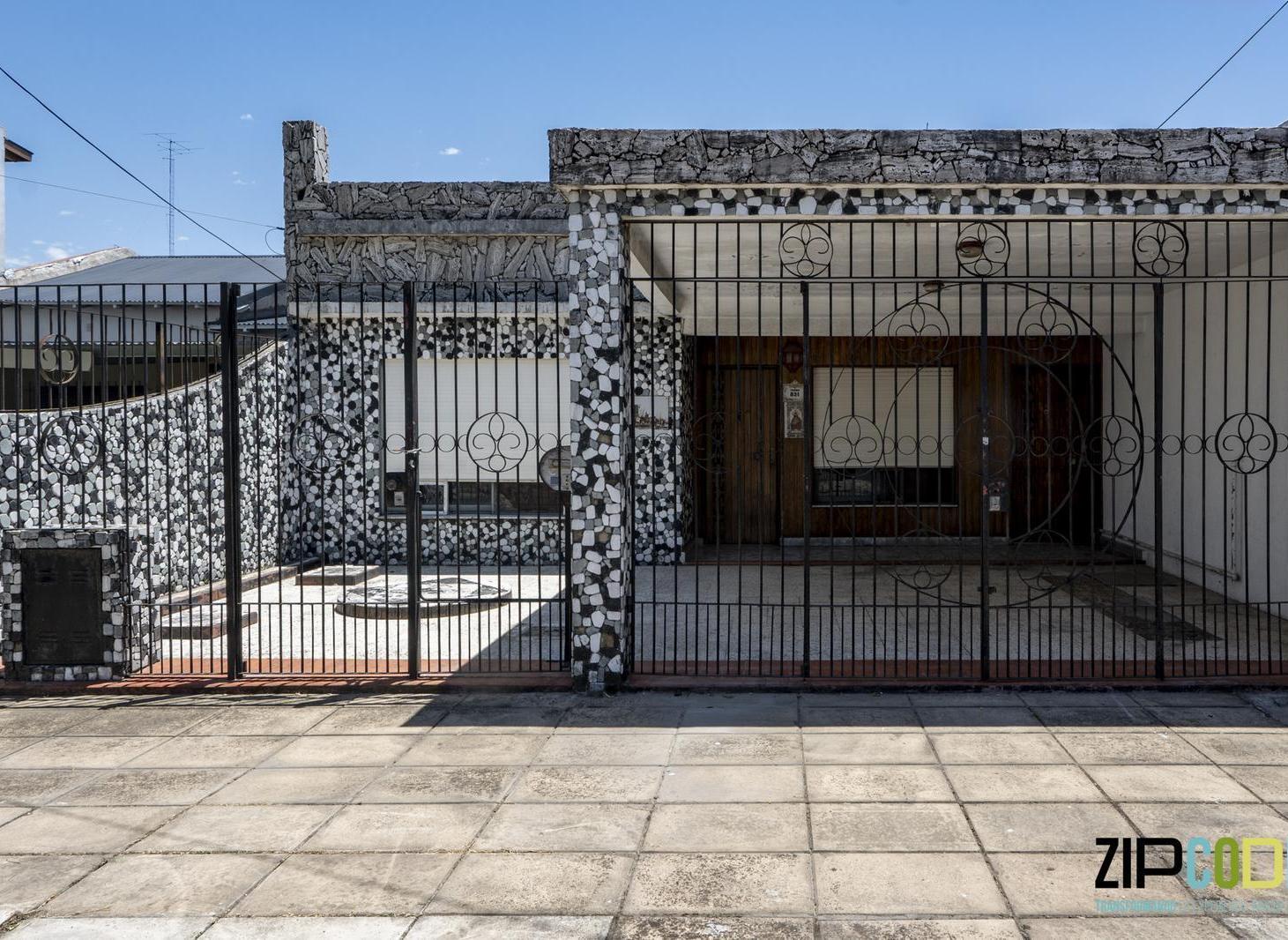 Venta Casa de 4 ambientes con Patio y Parrilla para Reciclar