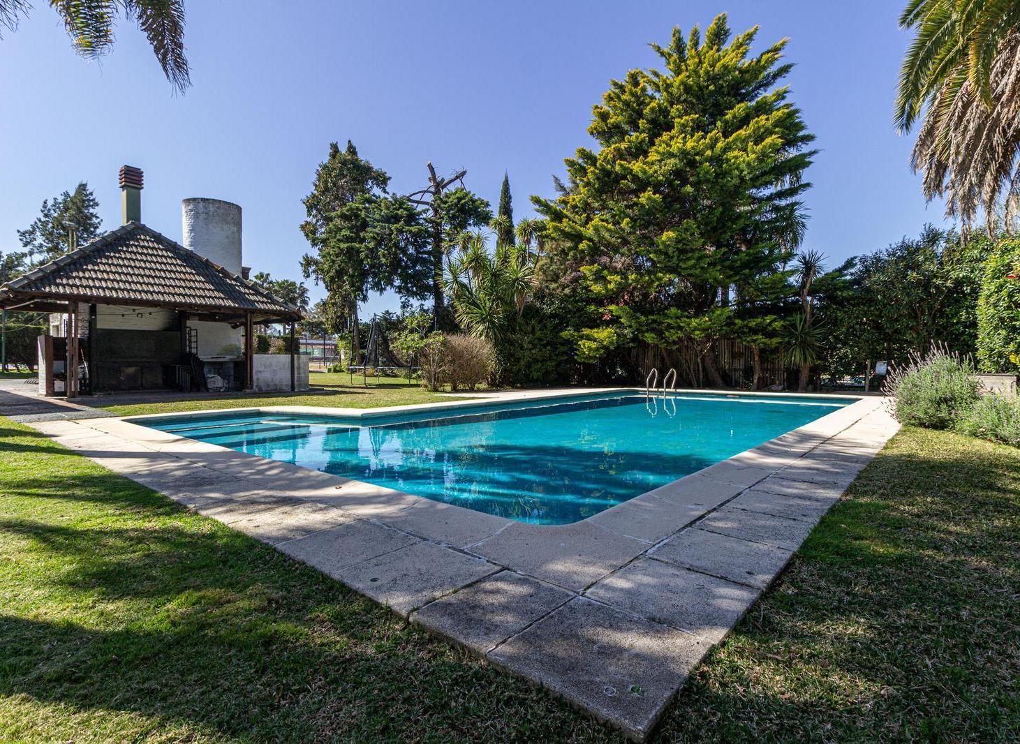 Lote Interno con Piscina - Calle Principal - Campo Chico