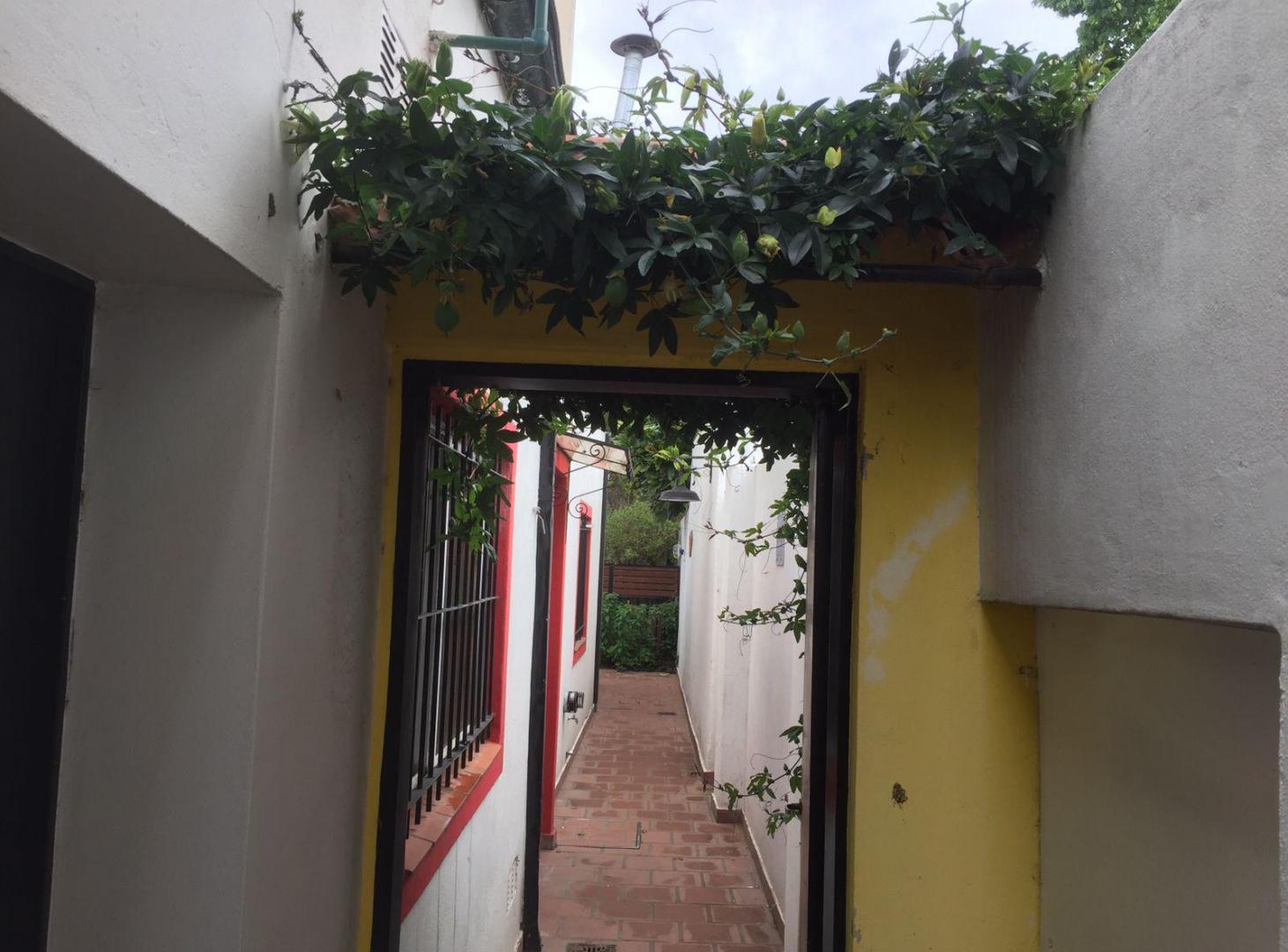 PH en Alquiler, tres ambientes con jardìn y patio, dos dormitorios, dos baños.Espectacular