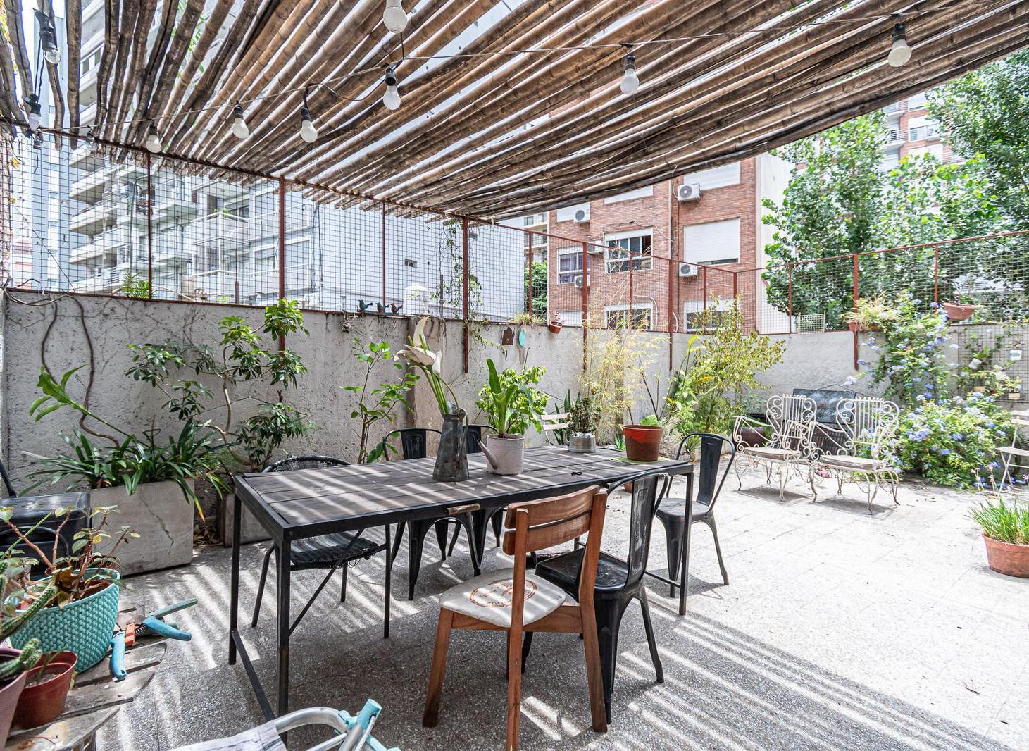 VENTA PH de 4 ambientes con dependencia, patio y terraza en Belgrano