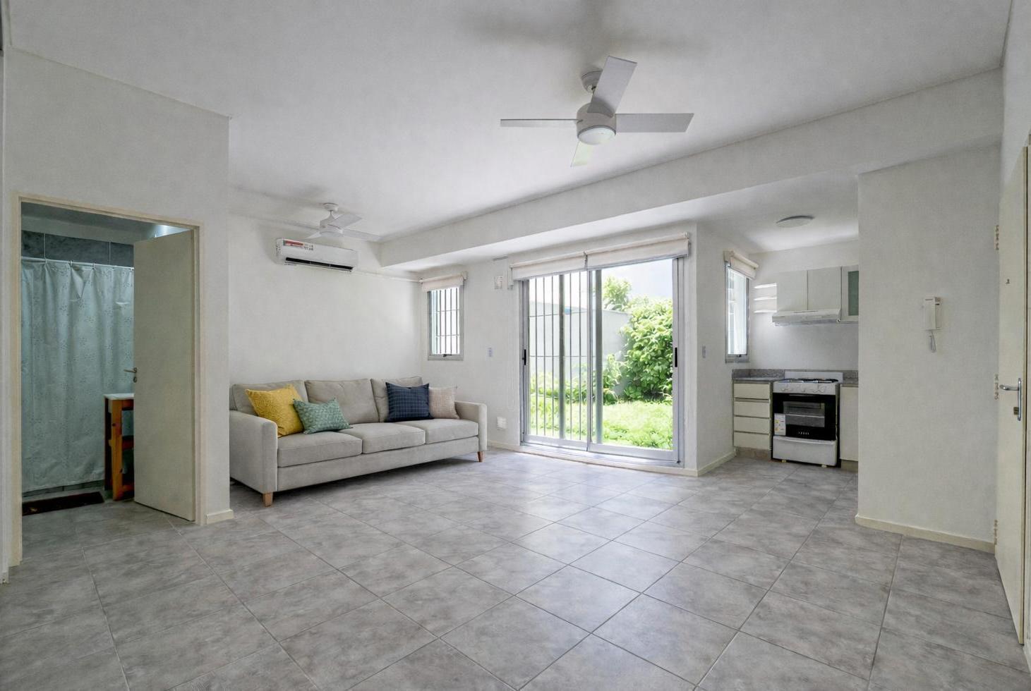 Departamento en venta planta baja patio y jardín apto crédito bajas expensas San Cristóbal