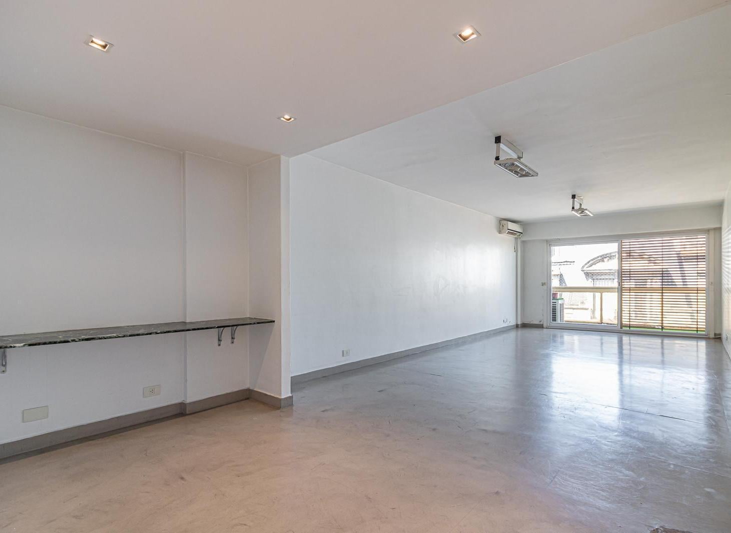 Venta departamento 4 amb Balvanera. Ampio, luminoso, balcón