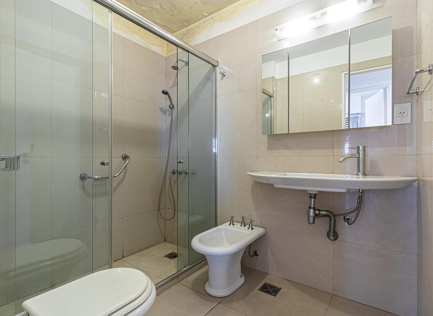Venta departamento 4 amb Balvanera. Ampio, luminoso, balcón