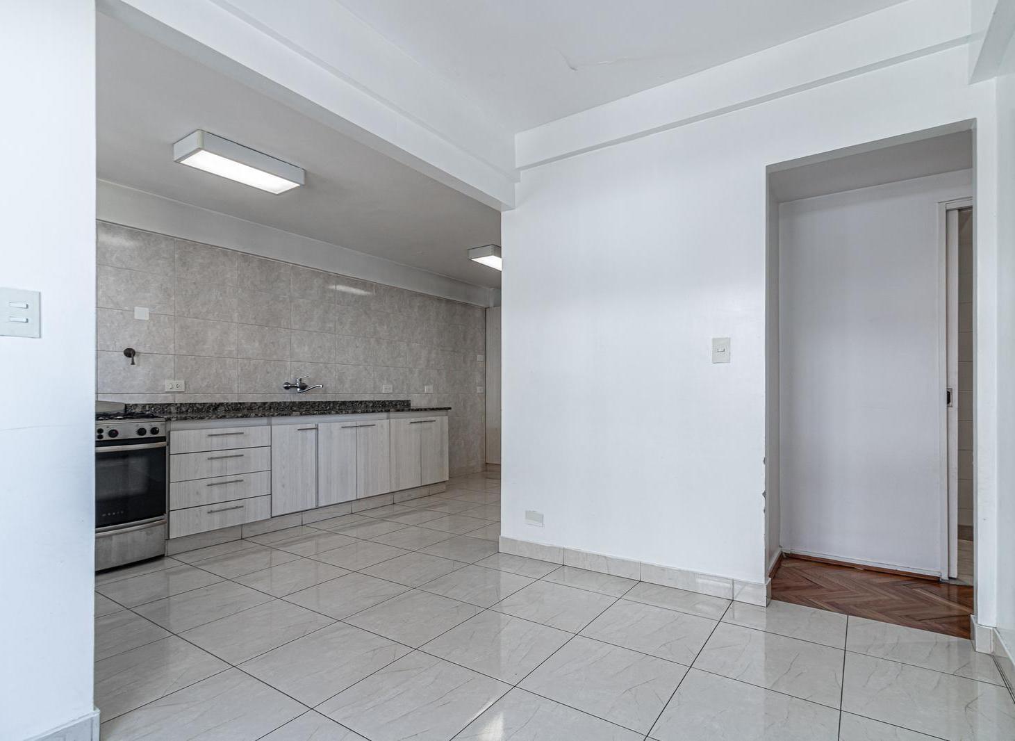 Venta departamento 4 amb Balvanera. Ampio, luminoso, balcón