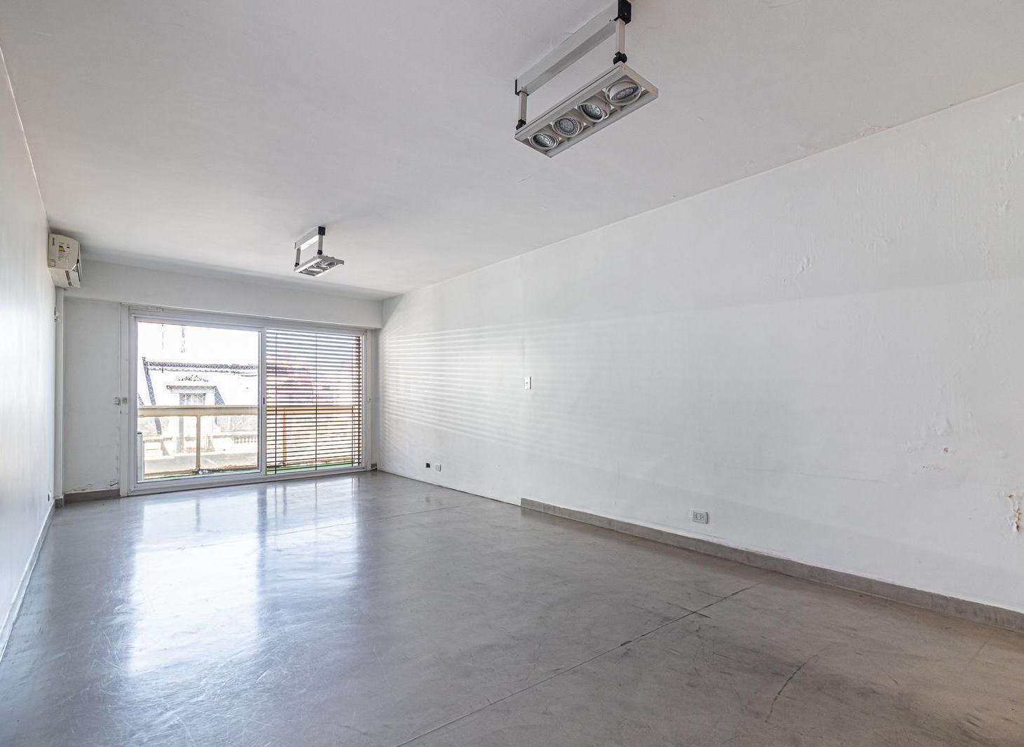 Venta departamento 4 amb Balvanera. Ampio, luminoso, balcón
