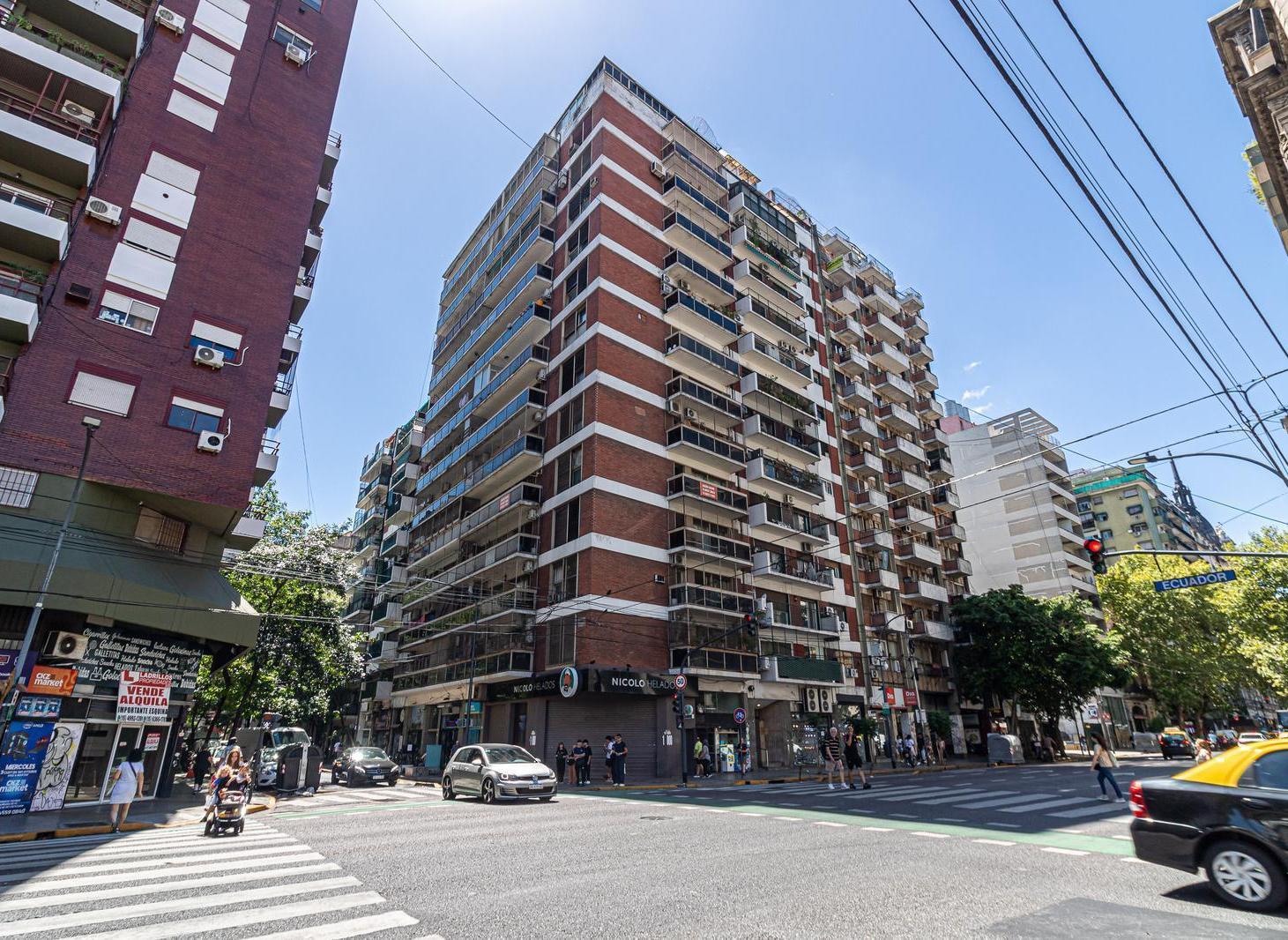 Venta departamento 4 amb Balvanera. Ampio, luminoso, balcón