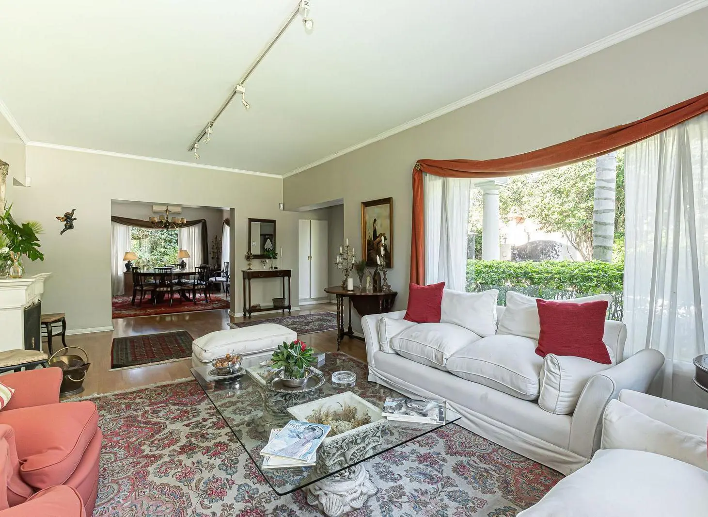 Venta Moderna Casa 5 dorm. San Isidro 3