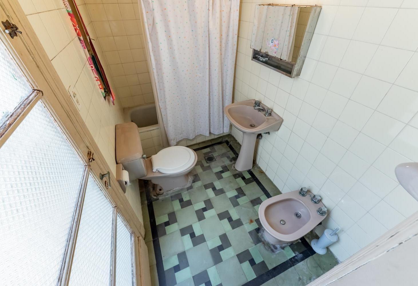 Venta. A REFACCIONAR. PH Tipo Casa. Entrada independiente. Terraza. Sin Expensas. Caballito.
