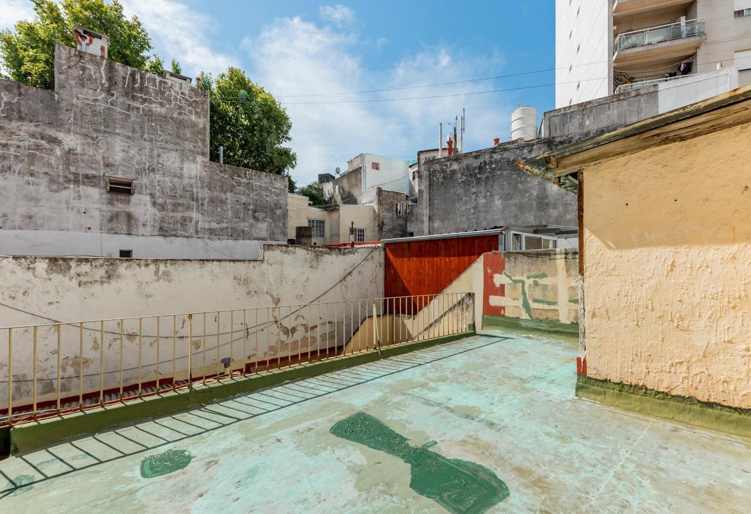 Venta. A REFACCIONAR. PH Tipo Casa. Entrada independiente. Terraza. Sin Expensas. Caballito.