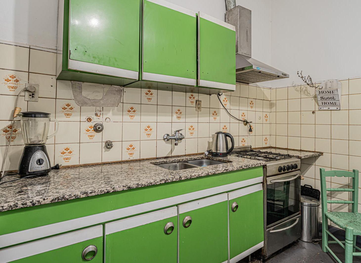 Venta Casa Lote Propio 8,66x35 en Villa Madero con Pileta