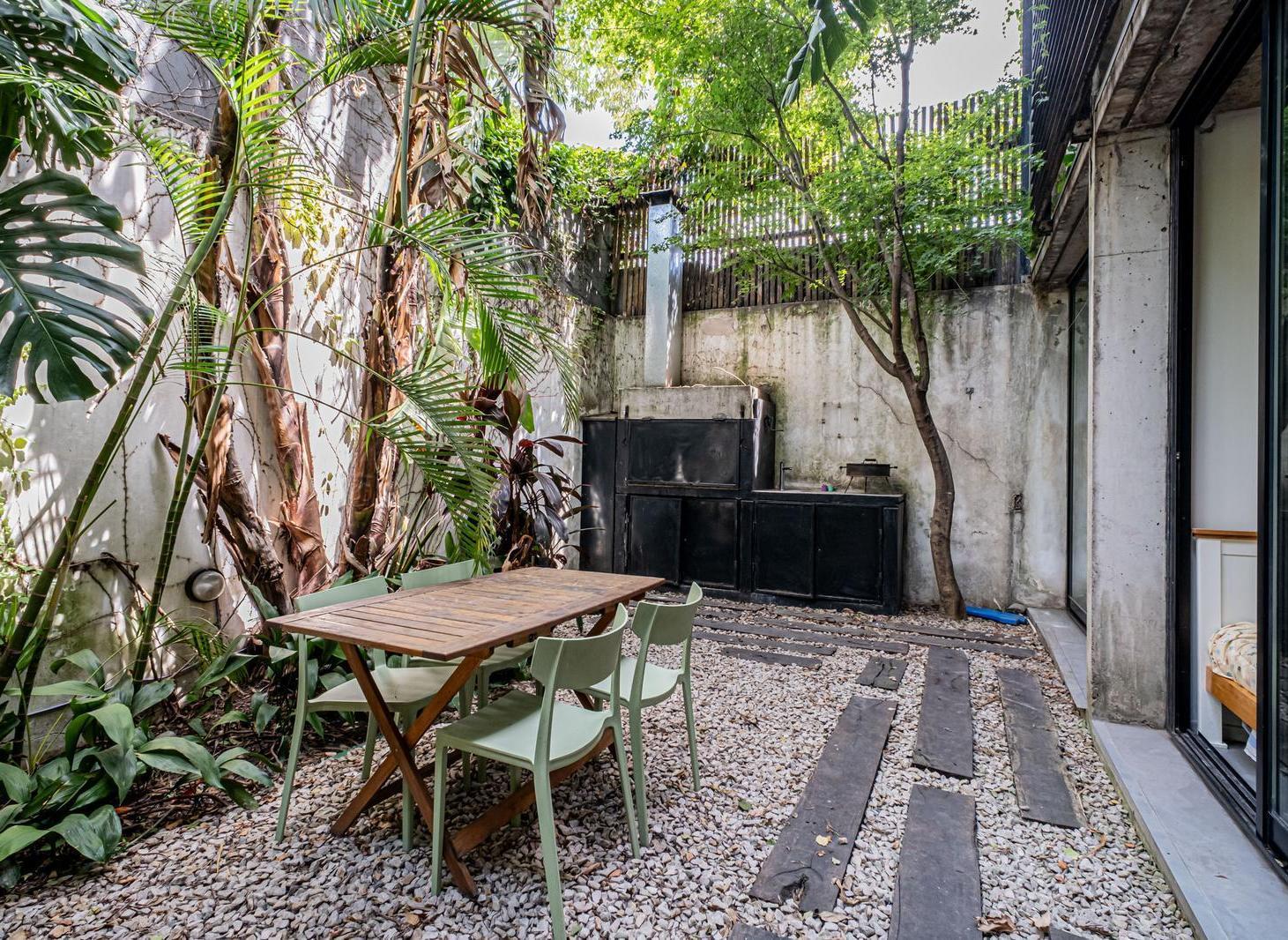 Depto 4 Ambientes en Villa Ortuzar | Patio Arbolado con parrilla | Cochera | Cerca del Subte B