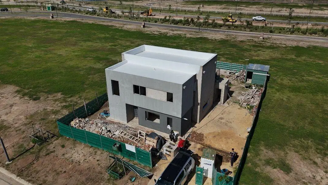 VENTA CASA 5 AMBIENTES PUERTOS DEL LAGO SECTOR NATIVAS CON PILETA FINANCIA 5