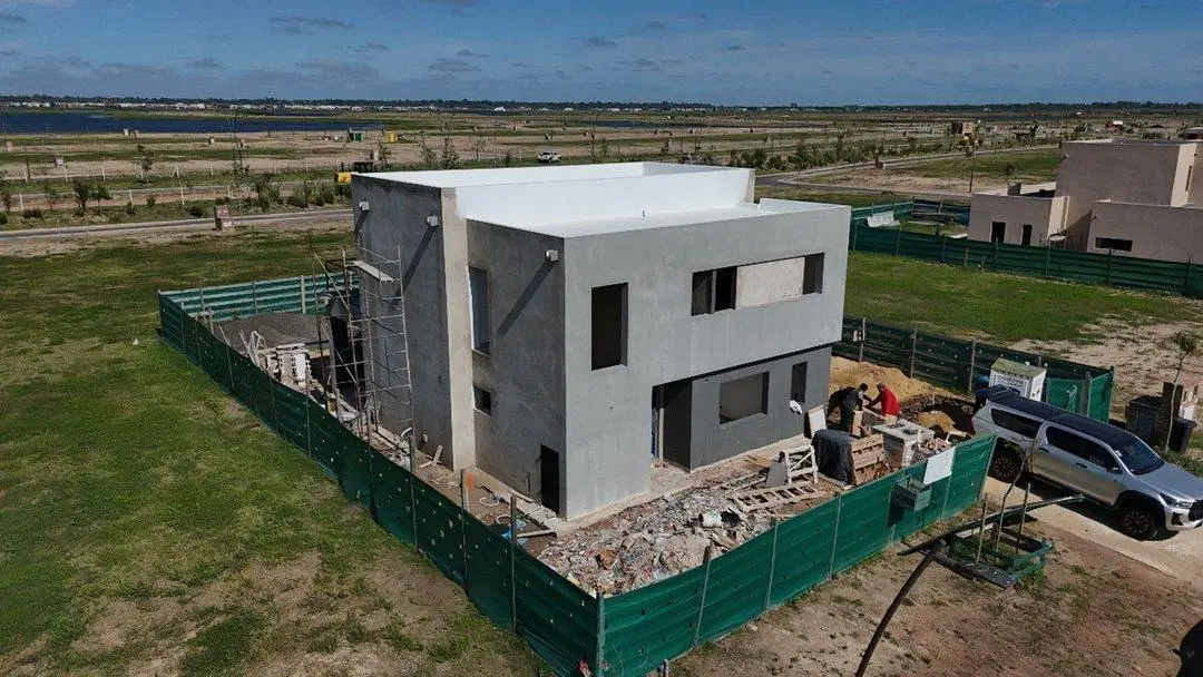 VENTA CASA 5 AMBIENTES PUERTOS DEL LAGO SECTOR NATIVAS CON PILETA FINANCIA 2